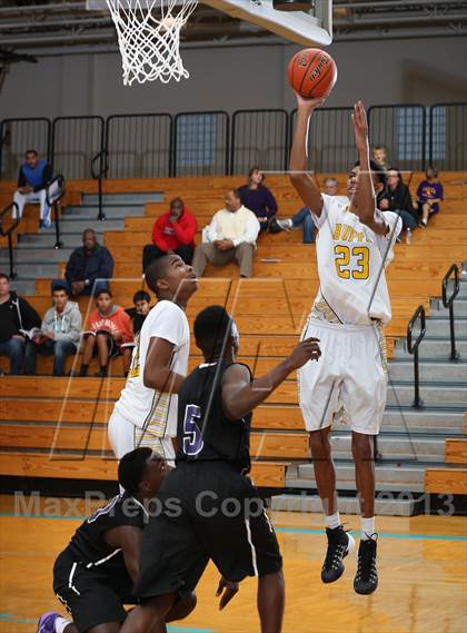 Thumbnail 2 in Fort Bend Marshall vs. Richardson (McDonald's Texas Invitational) photogallery.