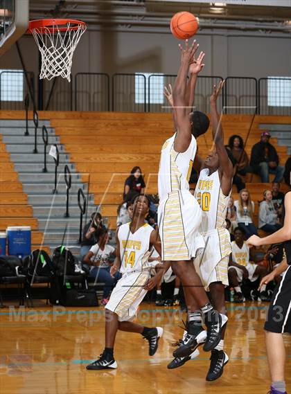 Thumbnail 1 in Fort Bend Marshall vs. Richardson (McDonald's Texas Invitational) photogallery.