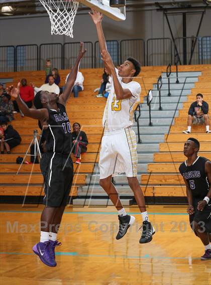 Thumbnail 2 in Fort Bend Marshall vs. Richardson (McDonald's Texas Invitational) photogallery.