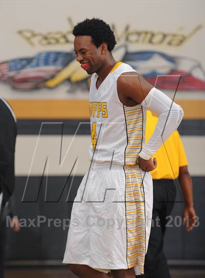 Thumbnail 2 in Fort Bend Marshall vs. Richardson (McDonald's Texas Invitational) photogallery.