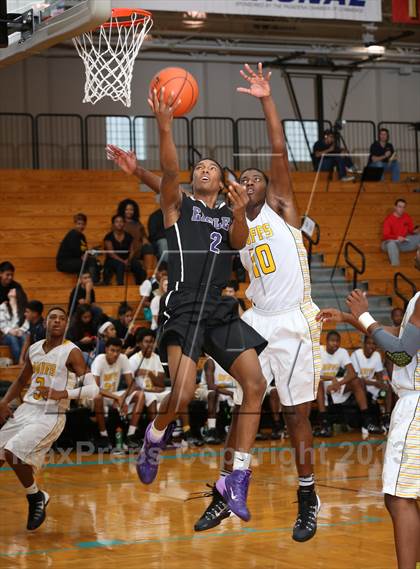 Thumbnail 2 in Fort Bend Marshall vs. Richardson (McDonald's Texas Invitational) photogallery.