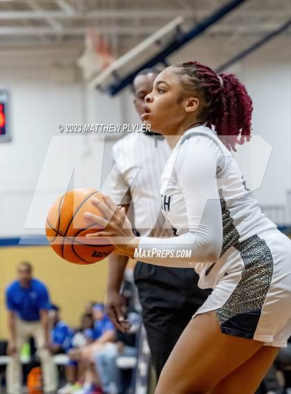 Thumbnail 3 in Scotland vs E.E. Smith (NCHSAA 3A Third Round) photogallery.
