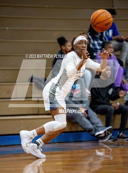 Thumbnail 1 in Scotland vs E.E. Smith (NCHSAA 3A Third Round) photogallery.