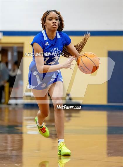 Thumbnail 2 in Scotland vs E.E. Smith (NCHSAA 3A Third Round) photogallery.