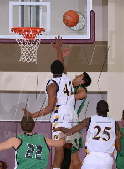 Thumbnail 3 in JW North vs. Thousand Oaks (MaxPreps Holiday Classic) photogallery.
