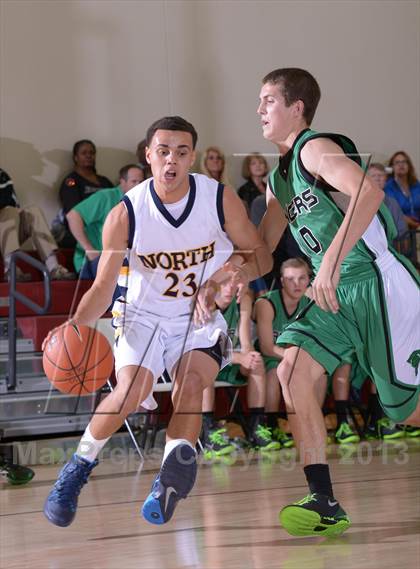 Thumbnail 2 in JW North vs. Thousand Oaks (MaxPreps Holiday Classic) photogallery.