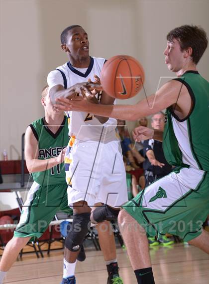 Thumbnail 1 in JW North vs. Thousand Oaks (MaxPreps Holiday Classic) photogallery.
