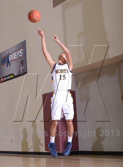 Thumbnail 3 in JW North vs. Thousand Oaks (MaxPreps Holiday Classic) photogallery.