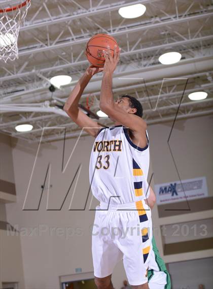 Thumbnail 3 in JW North vs. Thousand Oaks (MaxPreps Holiday Classic) photogallery.
