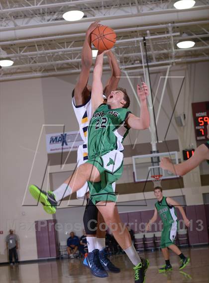 Thumbnail 2 in JW North vs. Thousand Oaks (MaxPreps Holiday Classic) photogallery.