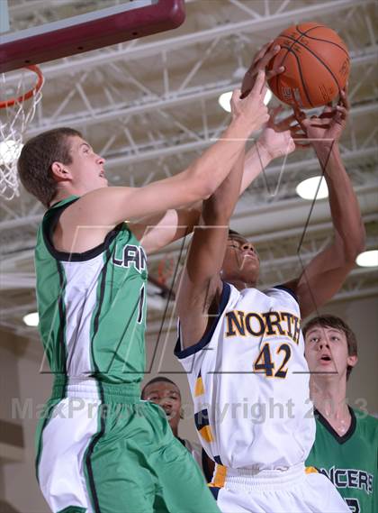 Thumbnail 2 in JW North vs. Thousand Oaks (MaxPreps Holiday Classic) photogallery.