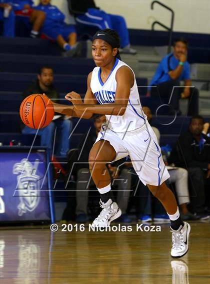 Thumbnail 2 in Coronado vs. Serra (War on the Floor Extravaganza) photogallery.