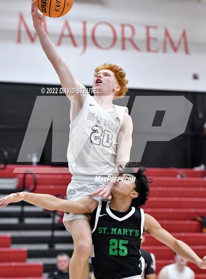 Thumbnail 1 in St. Mary's vs. De La Salle (Fr. Barry Christmas Classic) photogallery.