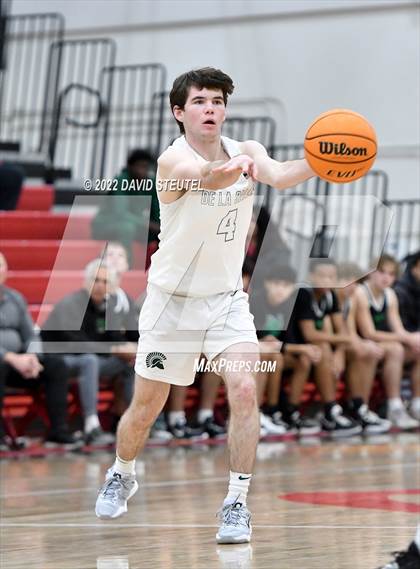 Thumbnail 3 in St. Mary's vs. De La Salle (Fr. Barry Christmas Classic) photogallery.