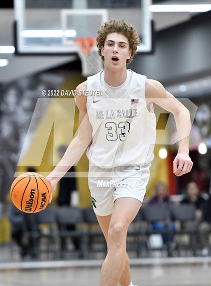 Thumbnail 3 in St. Mary's vs. De La Salle (Fr. Barry Christmas Classic) photogallery.