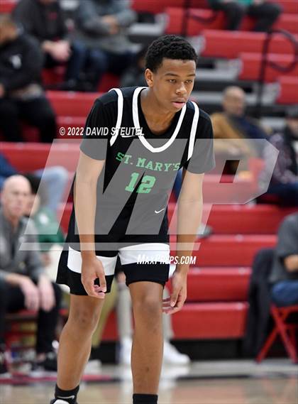 Thumbnail 2 in St. Mary's vs. De La Salle (Fr. Barry Christmas Classic) photogallery.