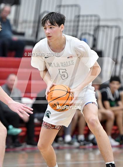 Thumbnail 3 in St. Mary's vs. De La Salle (Fr. Barry Christmas Classic) photogallery.