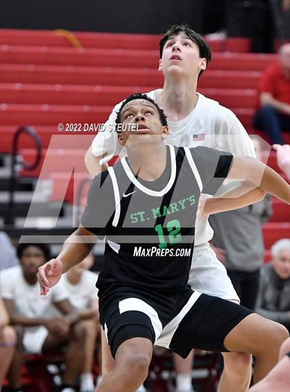 Thumbnail 2 in St. Mary's vs. De La Salle (Fr. Barry Christmas Classic) photogallery.