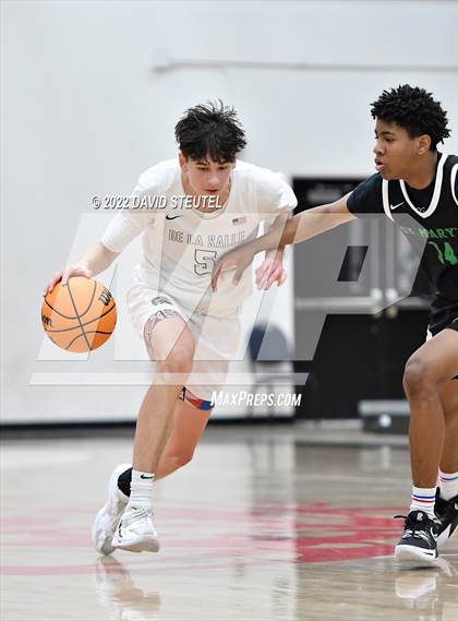 Thumbnail 3 in St. Mary's vs. De La Salle (Fr. Barry Christmas Classic) photogallery.