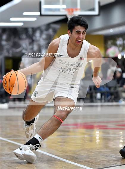 Thumbnail 3 in St. Mary's vs. De La Salle (Fr. Barry Christmas Classic) photogallery.