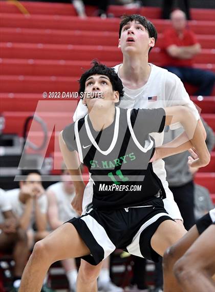 Thumbnail 1 in St. Mary's vs. De La Salle (Fr. Barry Christmas Classic) photogallery.