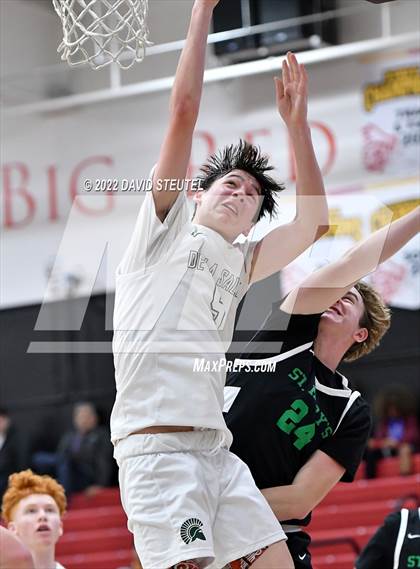 Thumbnail 1 in St. Mary's vs. De La Salle (Fr. Barry Christmas Classic) photogallery.