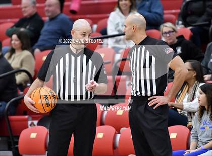 Thumbnail 1 in St. Mary's vs. De La Salle (Fr. Barry Christmas Classic) photogallery.