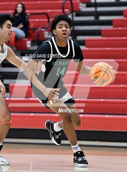 Thumbnail 2 in St. Mary's vs. De La Salle (Fr. Barry Christmas Classic) photogallery.
