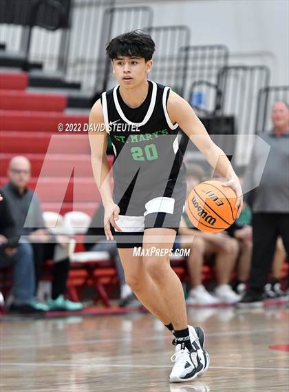 Thumbnail 3 in St. Mary's vs. De La Salle (Fr. Barry Christmas Classic) photogallery.