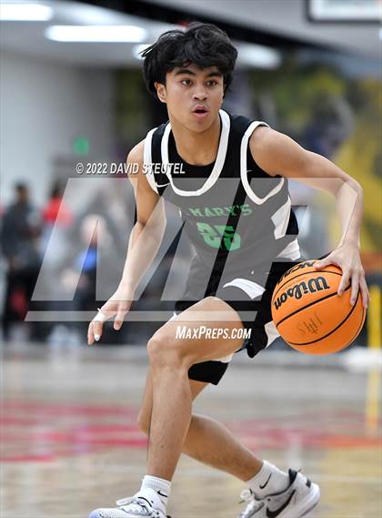 Thumbnail 1 in St. Mary's vs. De La Salle (Fr. Barry Christmas Classic) photogallery.