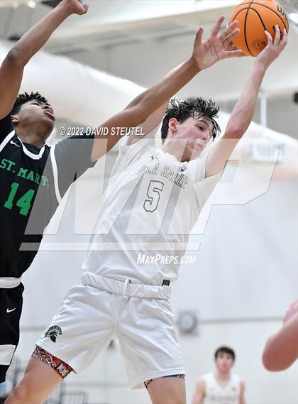 Thumbnail 3 in St. Mary's vs. De La Salle (Fr. Barry Christmas Classic) photogallery.