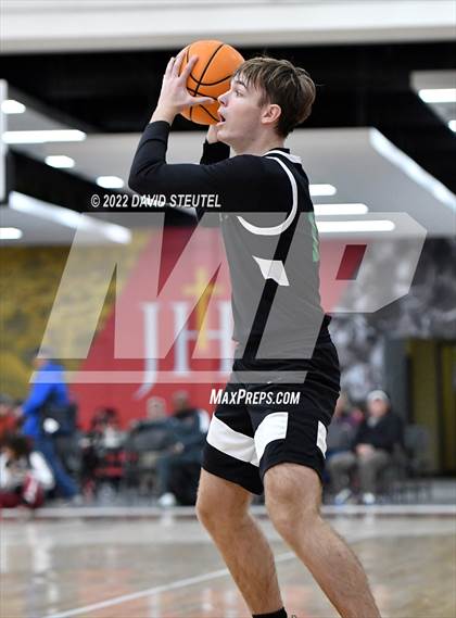 Thumbnail 3 in St. Mary's vs. De La Salle (Fr. Barry Christmas Classic) photogallery.