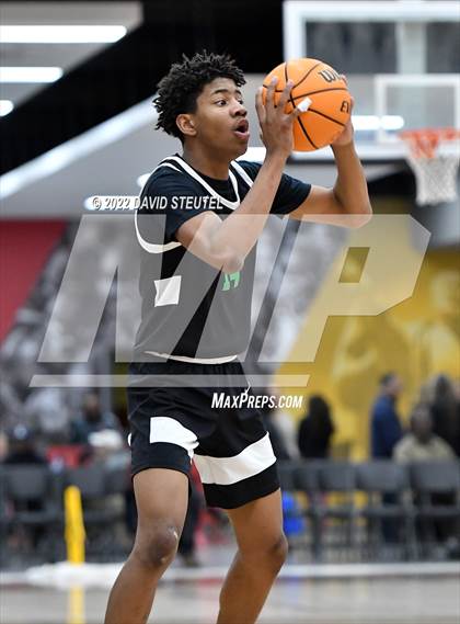 Thumbnail 3 in St. Mary's vs. De La Salle (Fr. Barry Christmas Classic) photogallery.