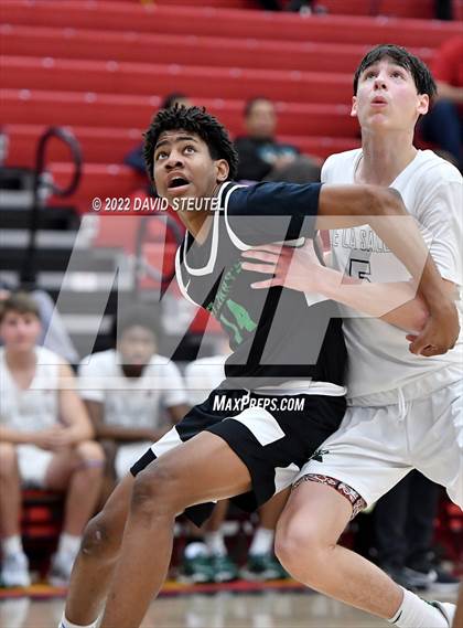Thumbnail 3 in St. Mary's vs. De La Salle (Fr. Barry Christmas Classic) photogallery.