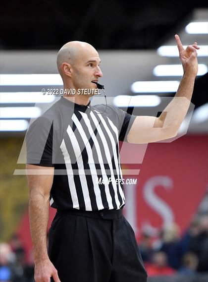 Thumbnail 2 in St. Mary's vs. De La Salle (Fr. Barry Christmas Classic) photogallery.