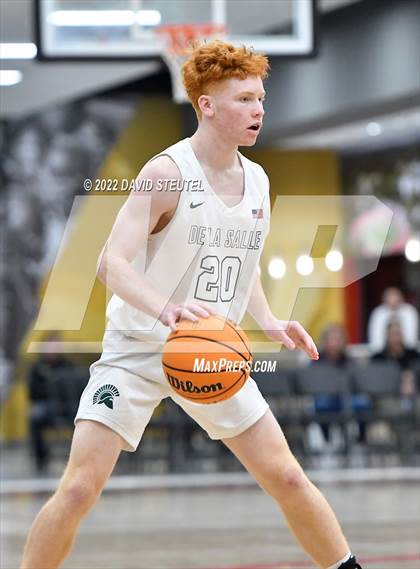 Thumbnail 3 in St. Mary's vs. De La Salle (Fr. Barry Christmas Classic) photogallery.
