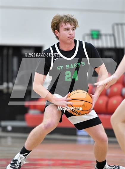 Thumbnail 1 in St. Mary's vs. De La Salle (Fr. Barry Christmas Classic) photogallery.