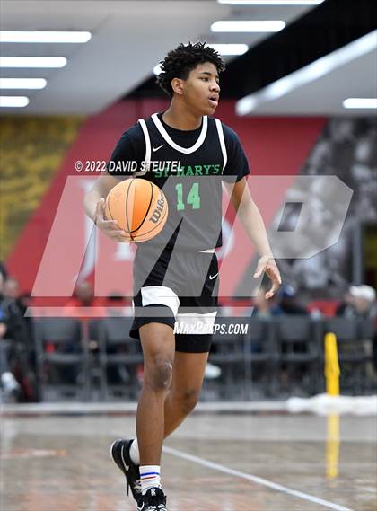 Thumbnail 1 in St. Mary's vs. De La Salle (Fr. Barry Christmas Classic) photogallery.