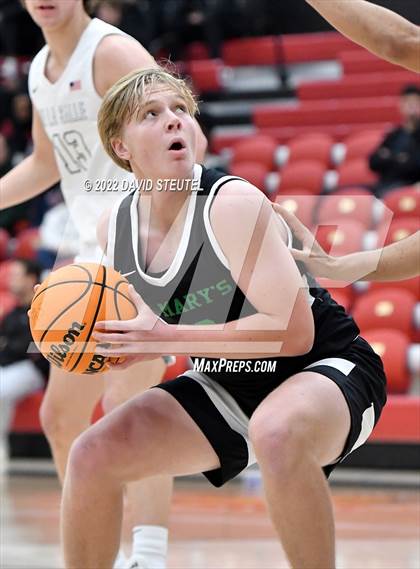 Thumbnail 1 in St. Mary's vs. De La Salle (Fr. Barry Christmas Classic) photogallery.