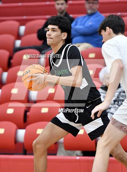 Thumbnail 3 in St. Mary's vs. De La Salle (Fr. Barry Christmas Classic) photogallery.