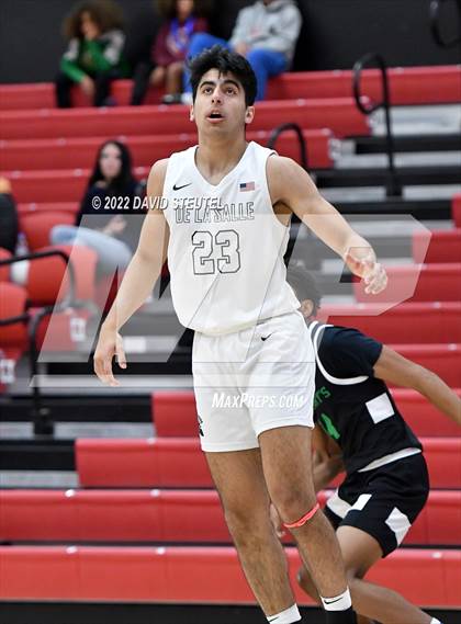Thumbnail 3 in St. Mary's vs. De La Salle (Fr. Barry Christmas Classic) photogallery.