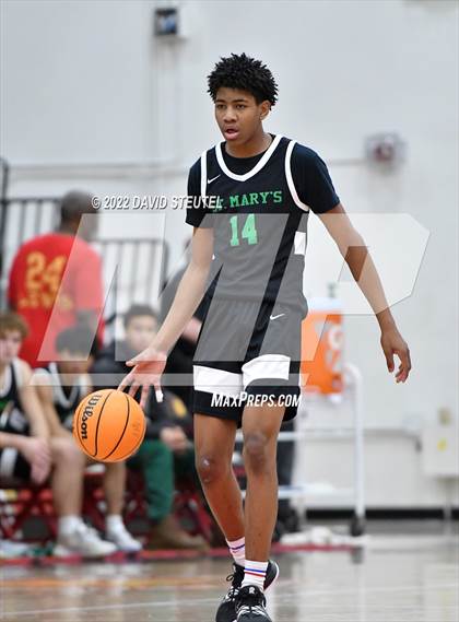 Thumbnail 3 in St. Mary's vs. De La Salle (Fr. Barry Christmas Classic) photogallery.