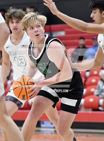 Thumbnail 3 in St. Mary's vs. De La Salle (Fr. Barry Christmas Classic) photogallery.