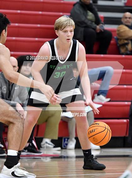 Thumbnail 3 in St. Mary's vs. De La Salle (Fr. Barry Christmas Classic) photogallery.