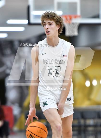 Thumbnail 2 in St. Mary's vs. De La Salle (Fr. Barry Christmas Classic) photogallery.