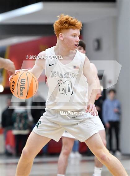 Thumbnail 2 in St. Mary's vs. De La Salle (Fr. Barry Christmas Classic) photogallery.