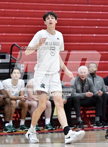 Thumbnail 1 in St. Mary's vs. De La Salle (Fr. Barry Christmas Classic) photogallery.