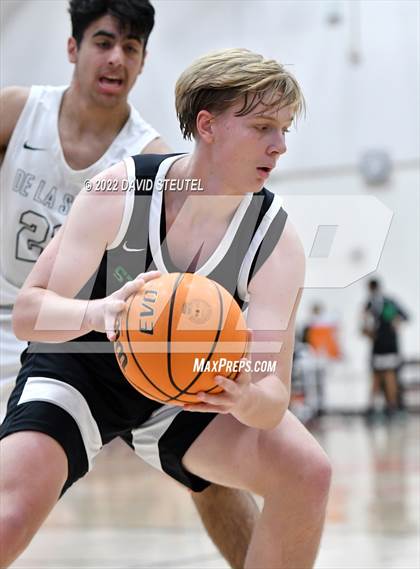 Thumbnail 1 in St. Mary's vs. De La Salle (Fr. Barry Christmas Classic) photogallery.