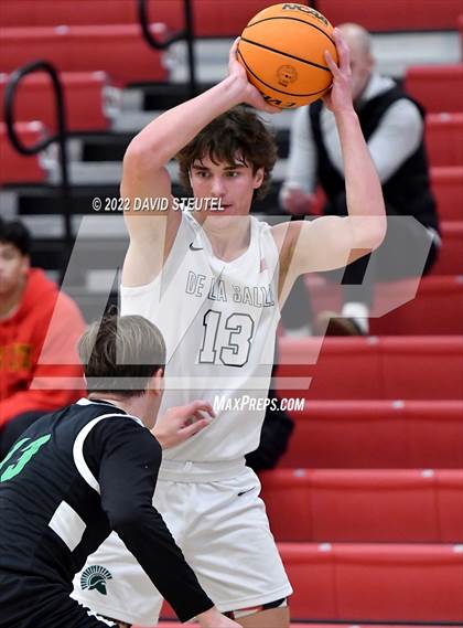 Thumbnail 3 in St. Mary's vs. De La Salle (Fr. Barry Christmas Classic) photogallery.