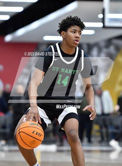 Thumbnail 2 in St. Mary's vs. De La Salle (Fr. Barry Christmas Classic) photogallery.
